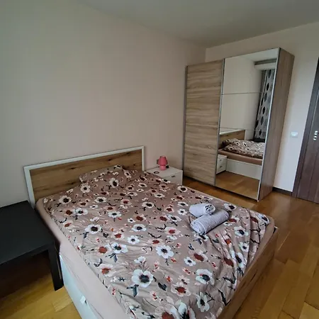 Rum i privatbostad Tina's Shared *